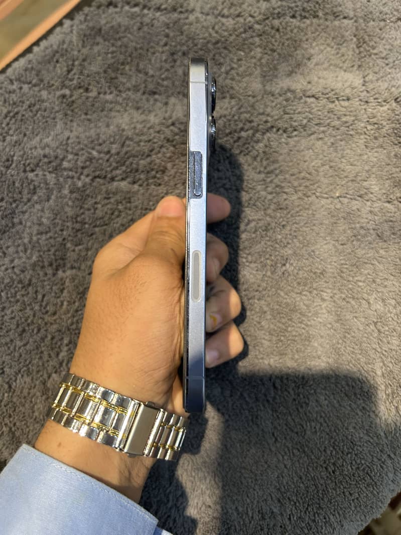 Apple iPhone 13 Pro 2