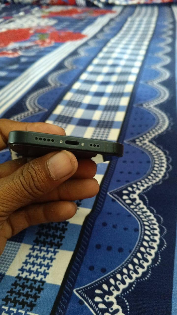 Apple iPhone 13 3