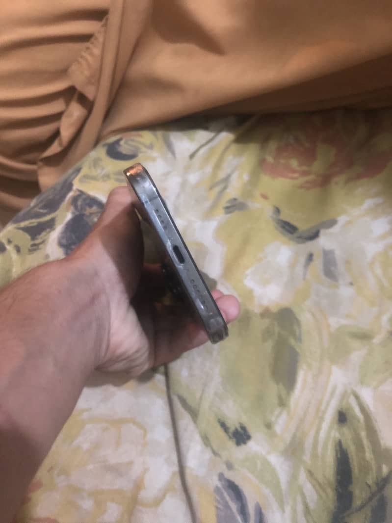 Apple iPhone 12 Pro Max 4