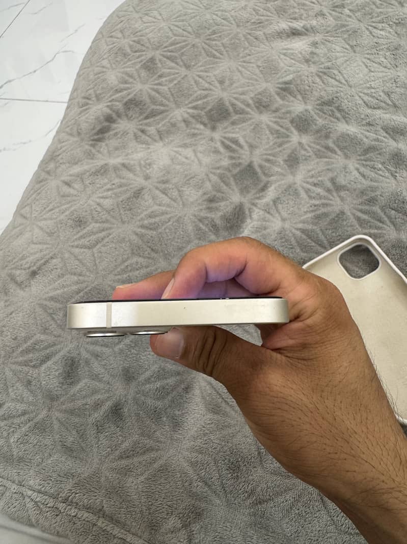 Apple iPhone 13 9