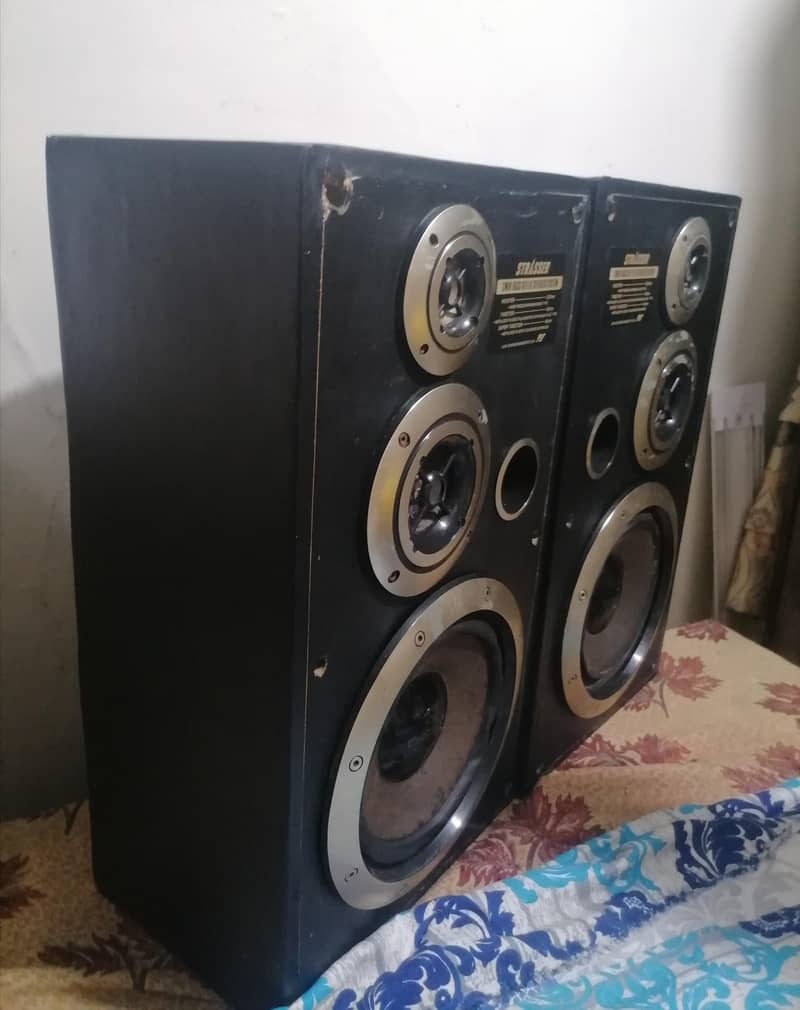 speaker pair 4