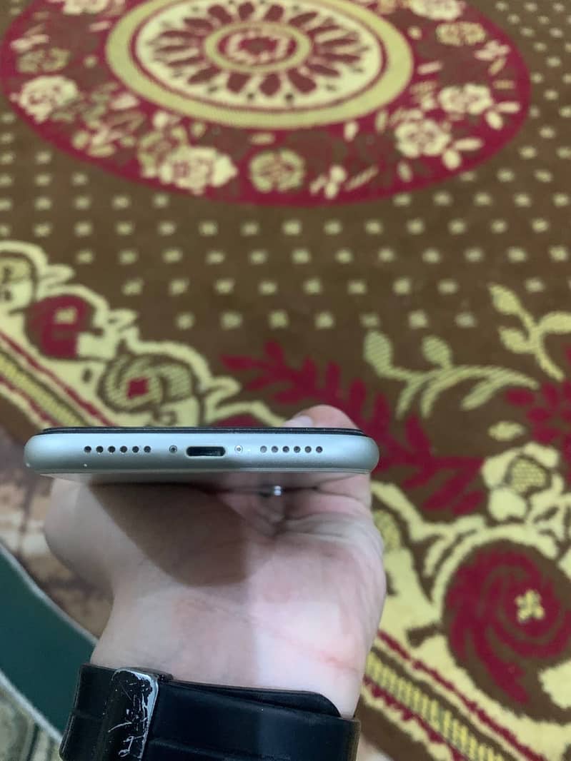 Apple iPhone 11 3
