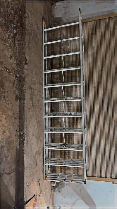 Steel ladders Lohy ki seerhi
