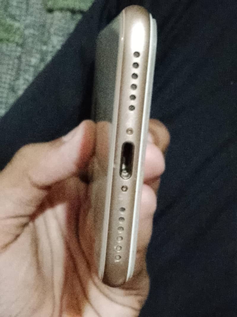 Apple iPhone 8 3