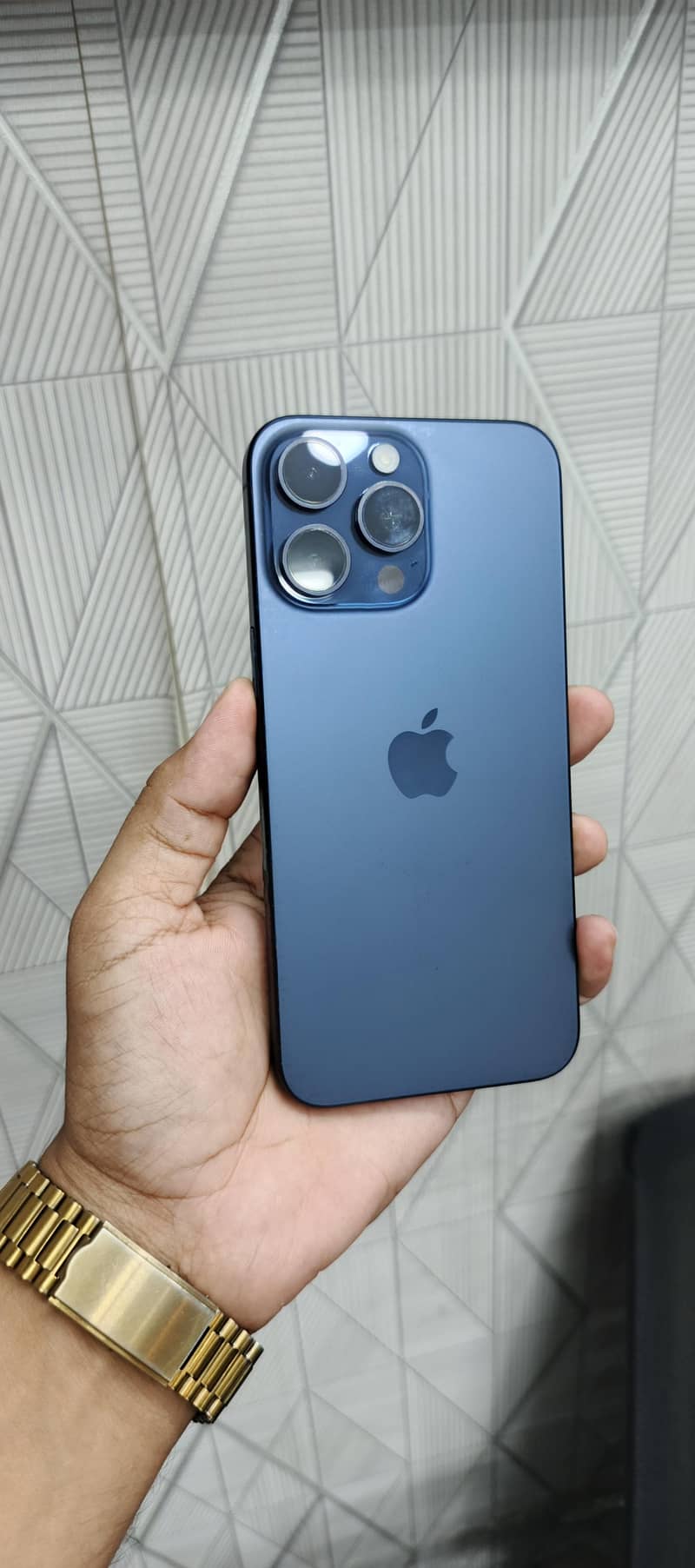 Apple iPhone 15 Pro Max 0