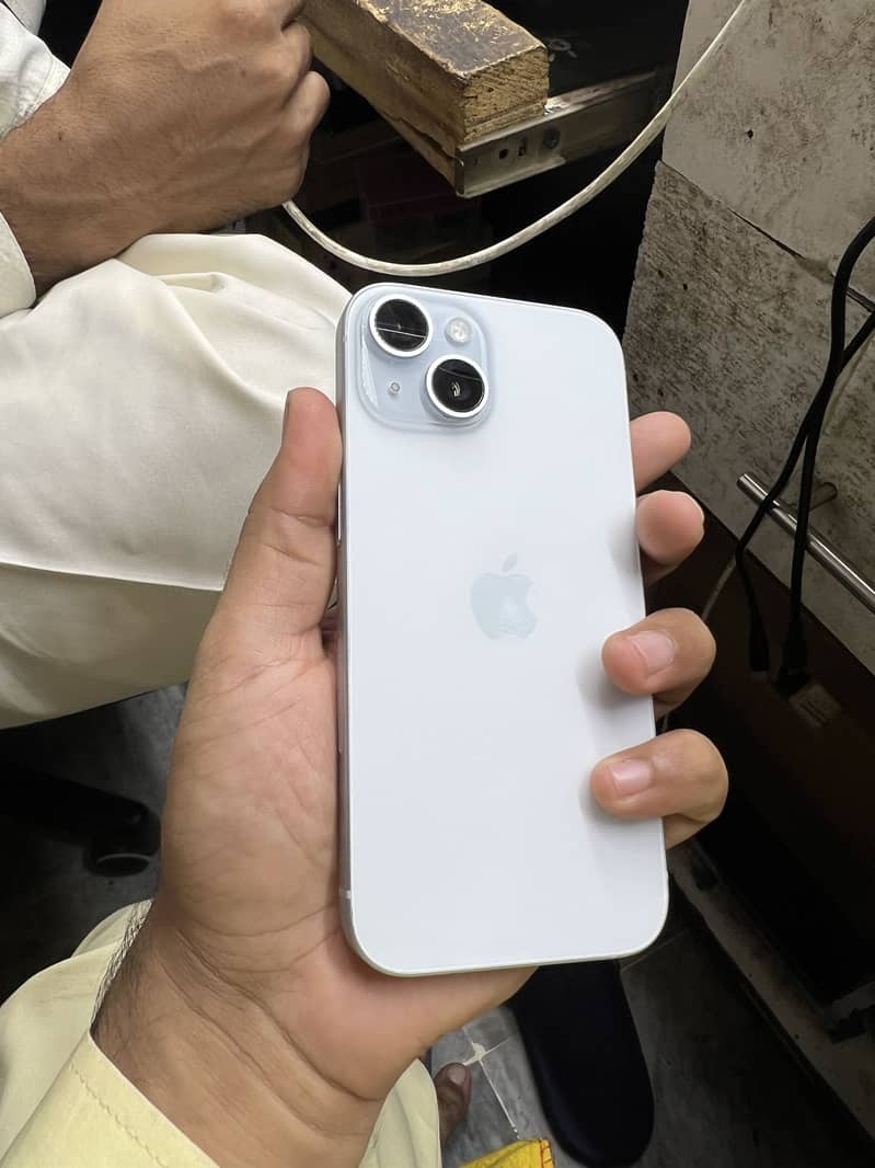 Apple iPhone 15 7
