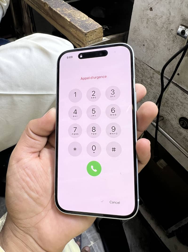 Apple iPhone 15 9