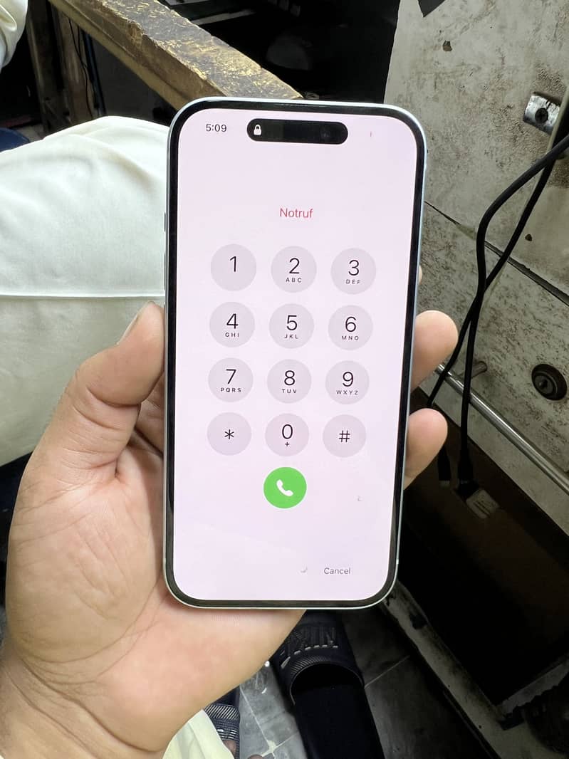 Apple iPhone 15 12