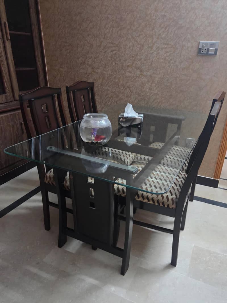 Dining table 0
