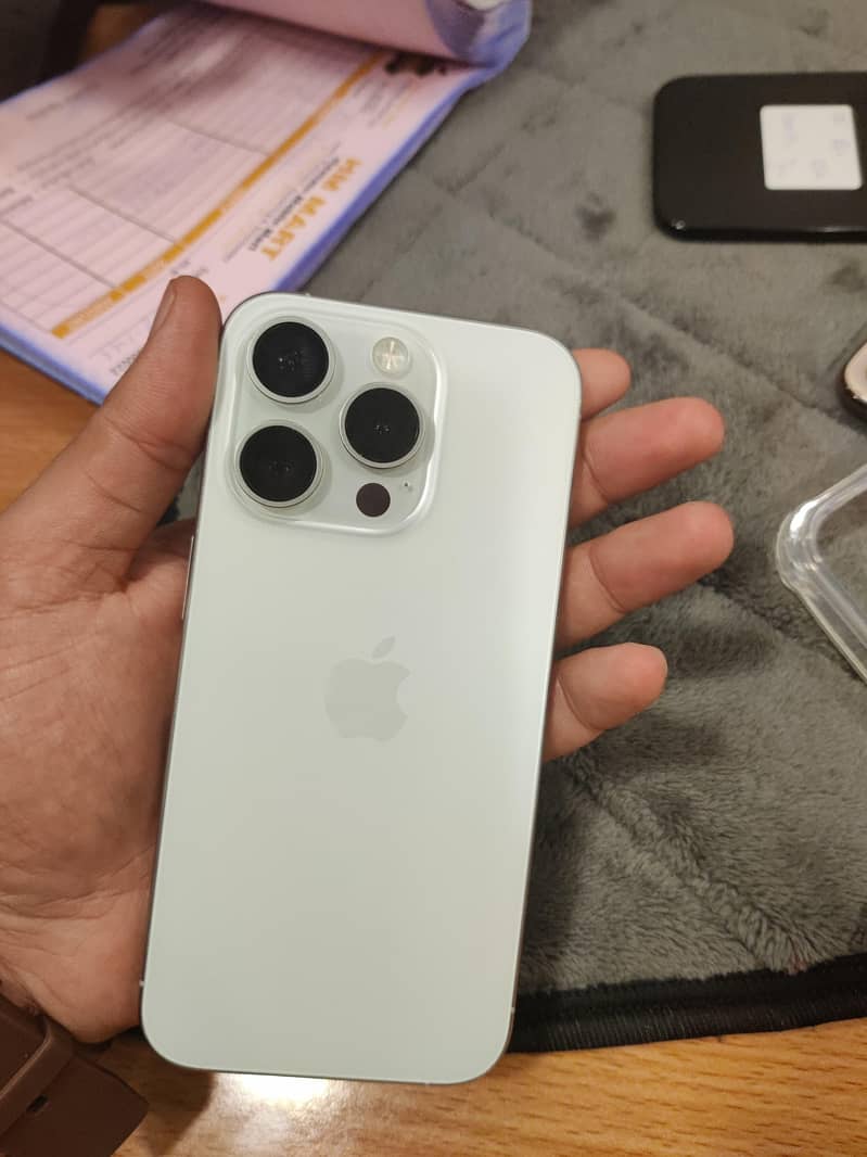 Apple iPhone 15 Pro 2