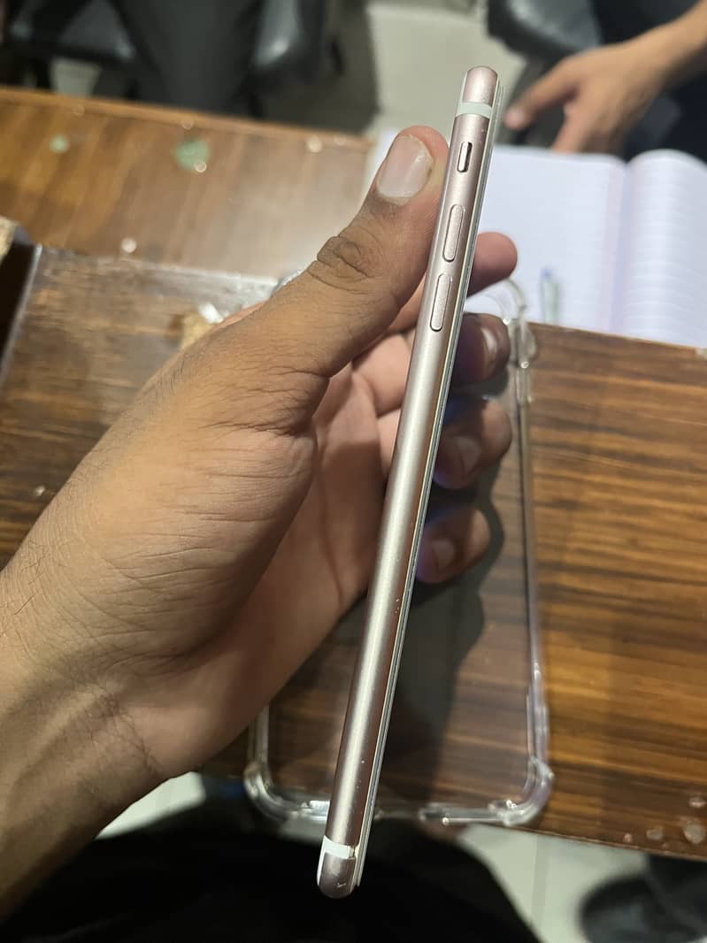 Apple iPhone 7 Plus 1