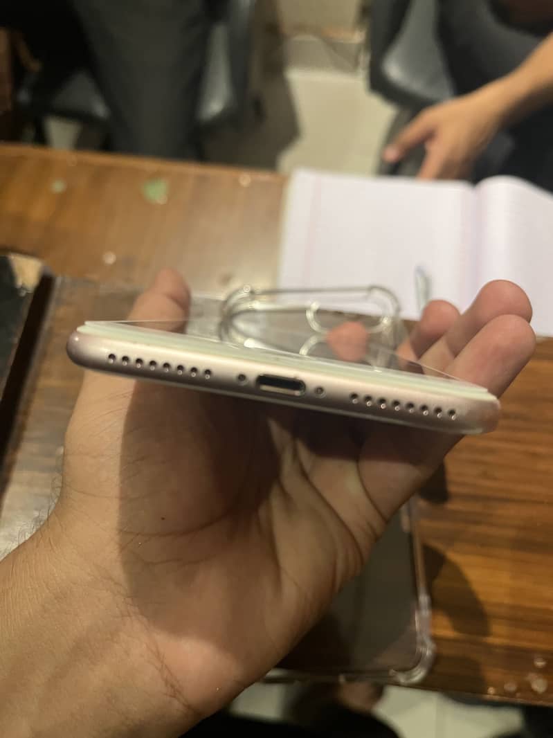 Apple iPhone 7 Plus 3