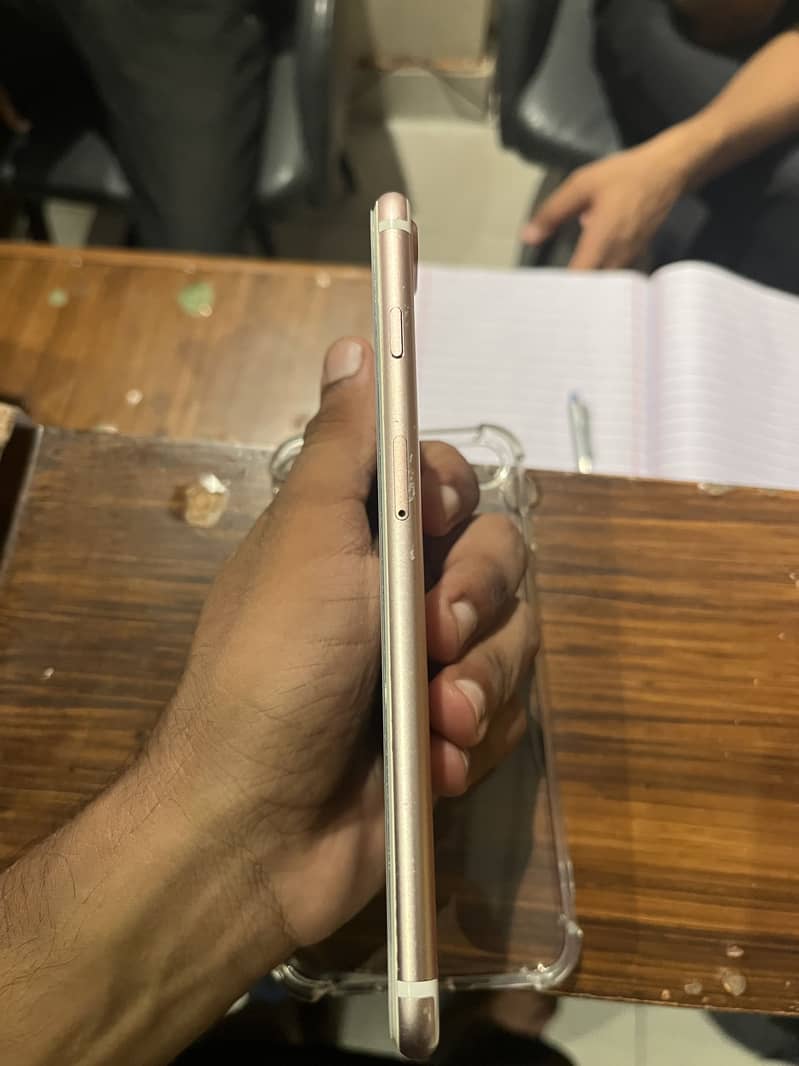 Apple iPhone 7 Plus 4