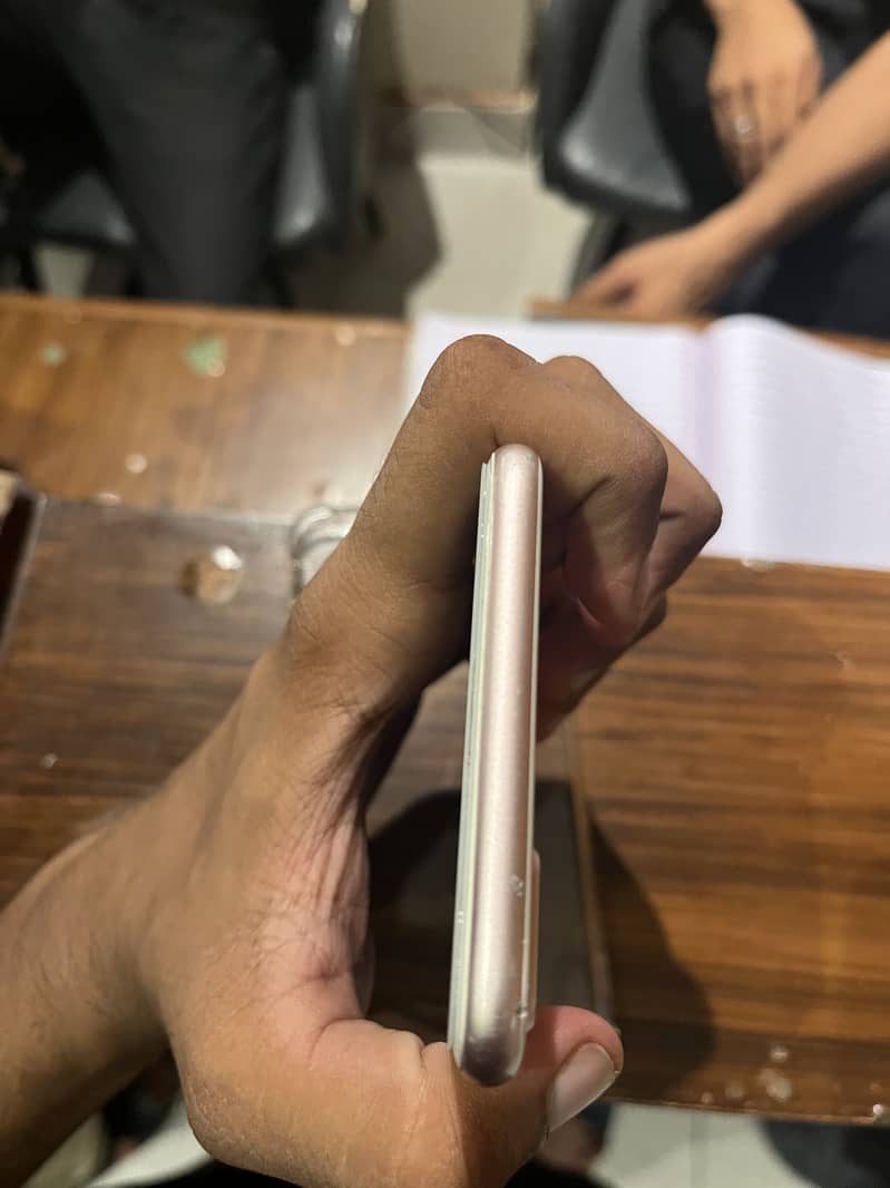 Apple iPhone 7 Plus 5