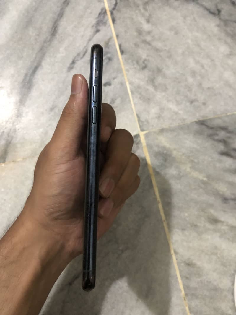 Apple iPhone 11 Pro Max 1