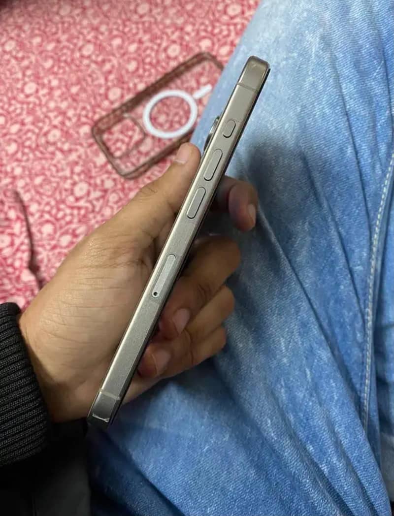 Apple iPhone 15 Pro 1