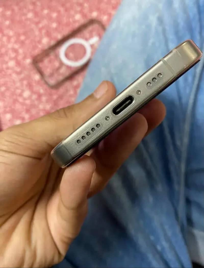 Apple iPhone 15 Pro 2