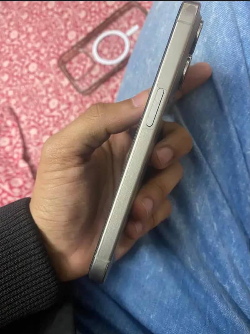 Apple iPhone 15 Pro 3