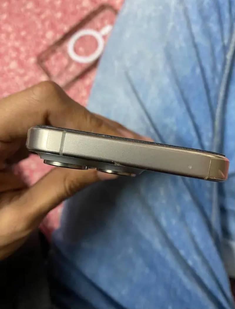 Apple iPhone 15 Pro 4