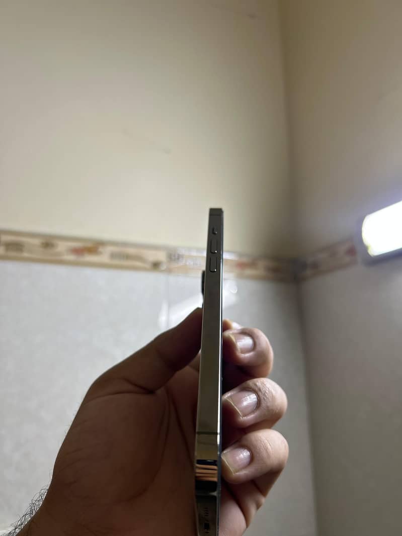 Apple iPhone 14 Pro Max 3