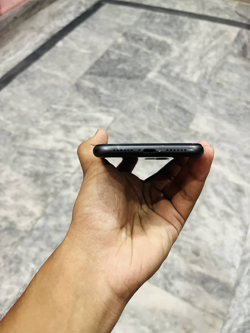 Apple iPhone 11 3