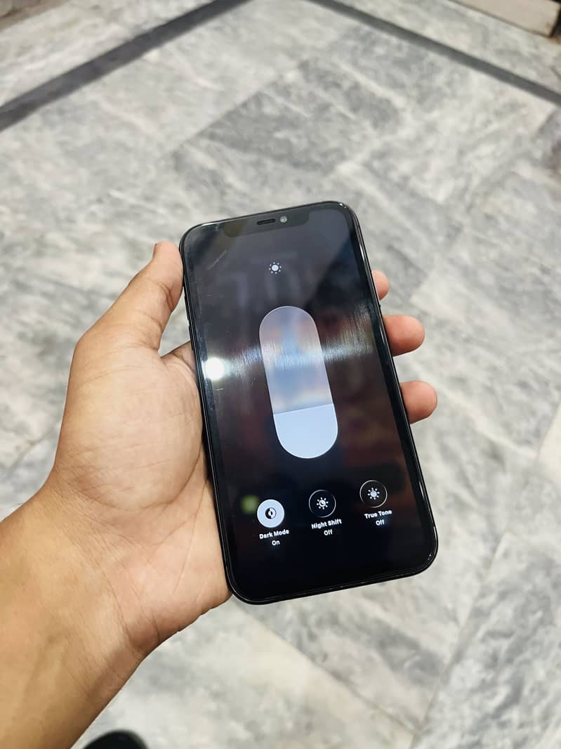 Apple iPhone 11 4