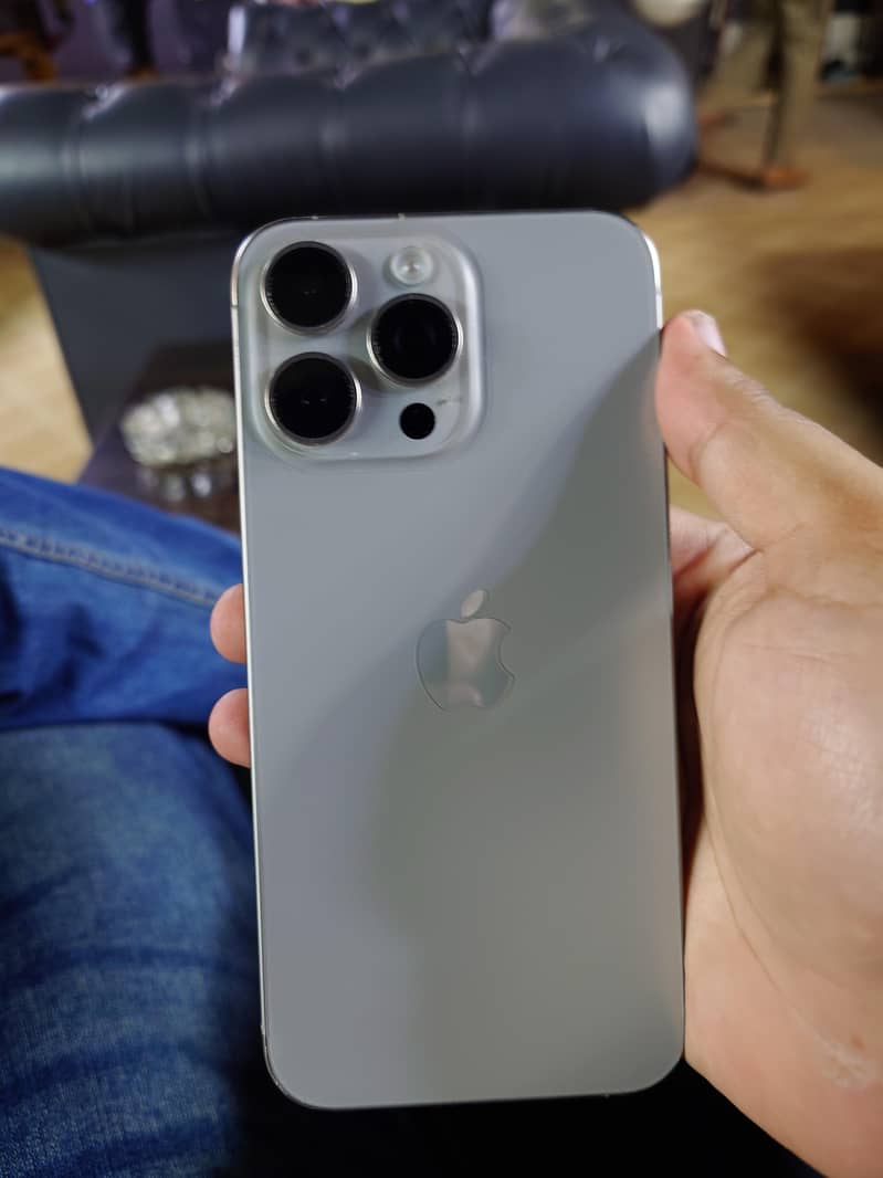 Apple iPhone 15 Pro Max 1