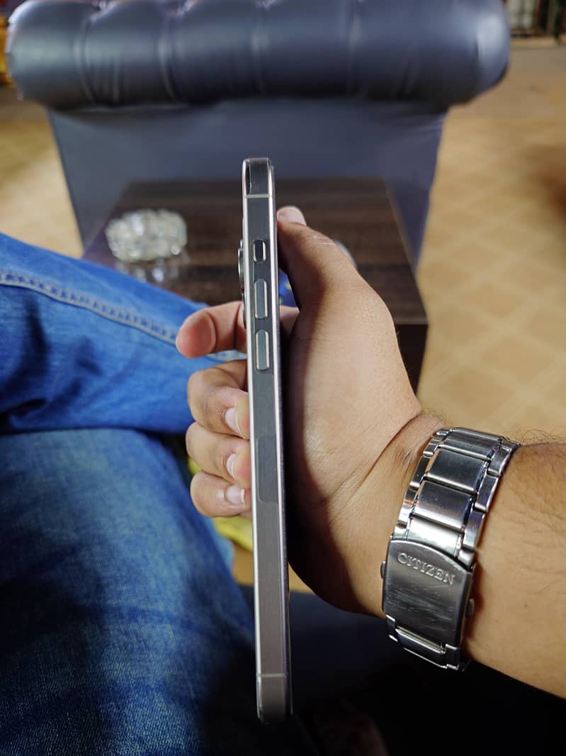 Apple iPhone 15 Pro Max 5