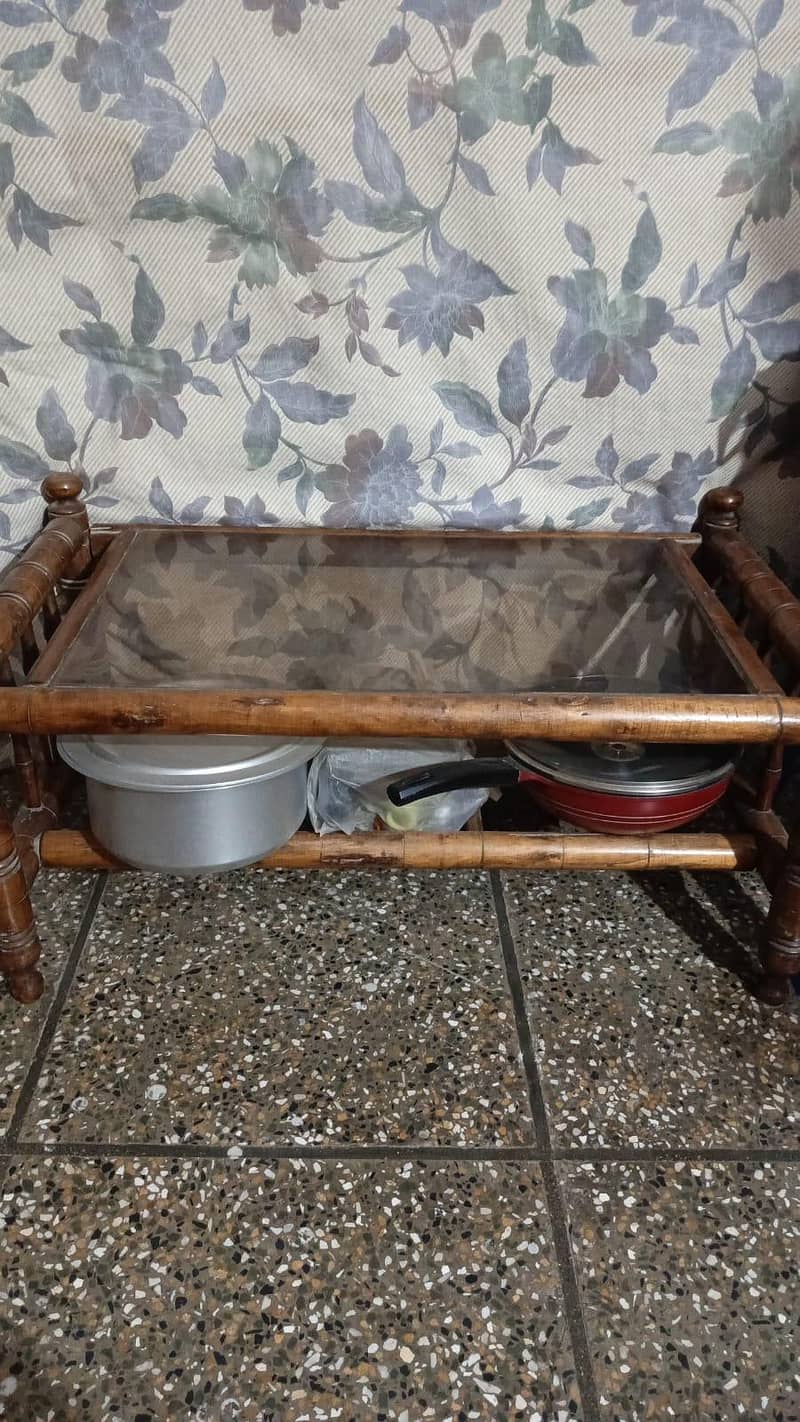 Table in good condition 0