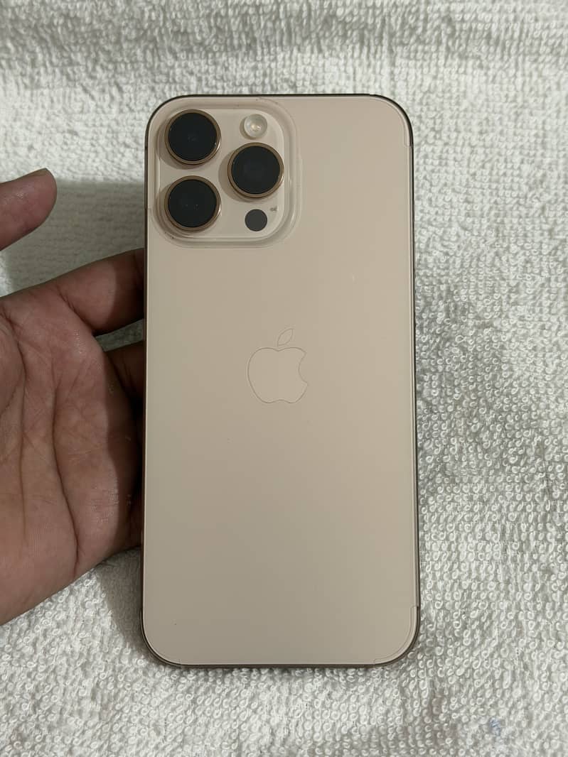 Apple iPhone 16 Pro Max 4