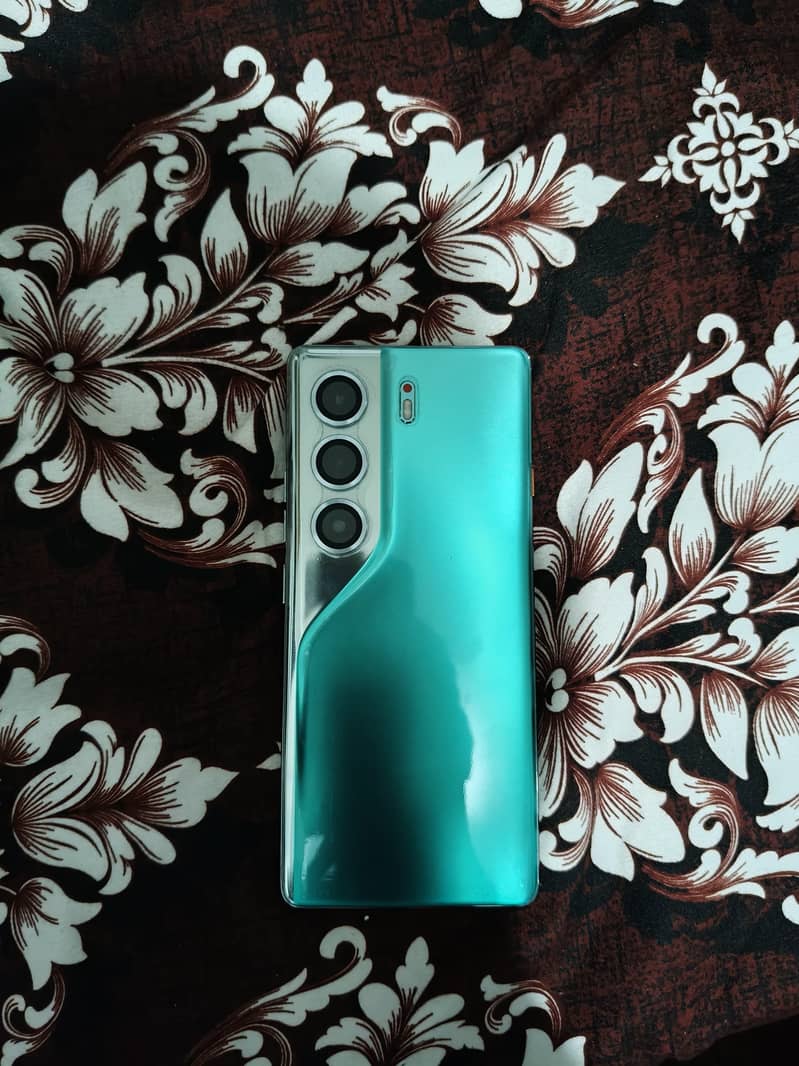 Tecno CAMON 40 Pro 4