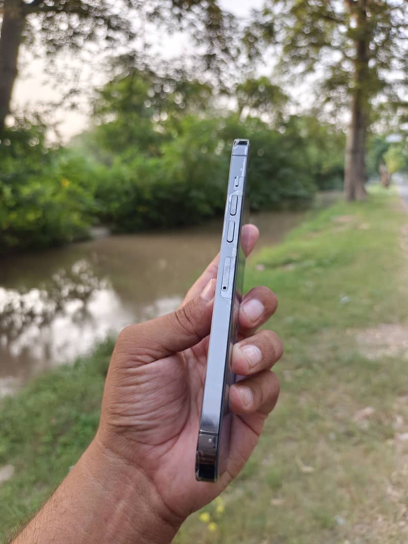 Apple iPhone 13 Pro Max 2