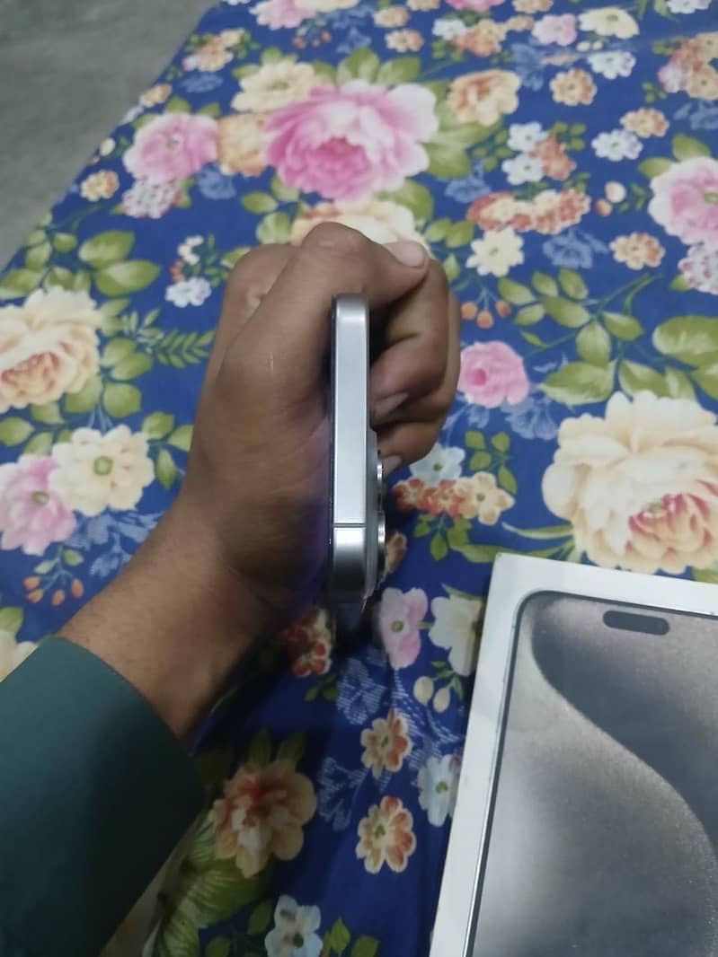 Apple iPhone 15 Pro Max 0