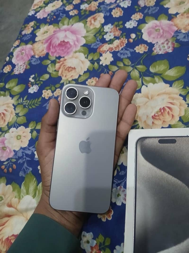 Apple iPhone 15 Pro Max 1