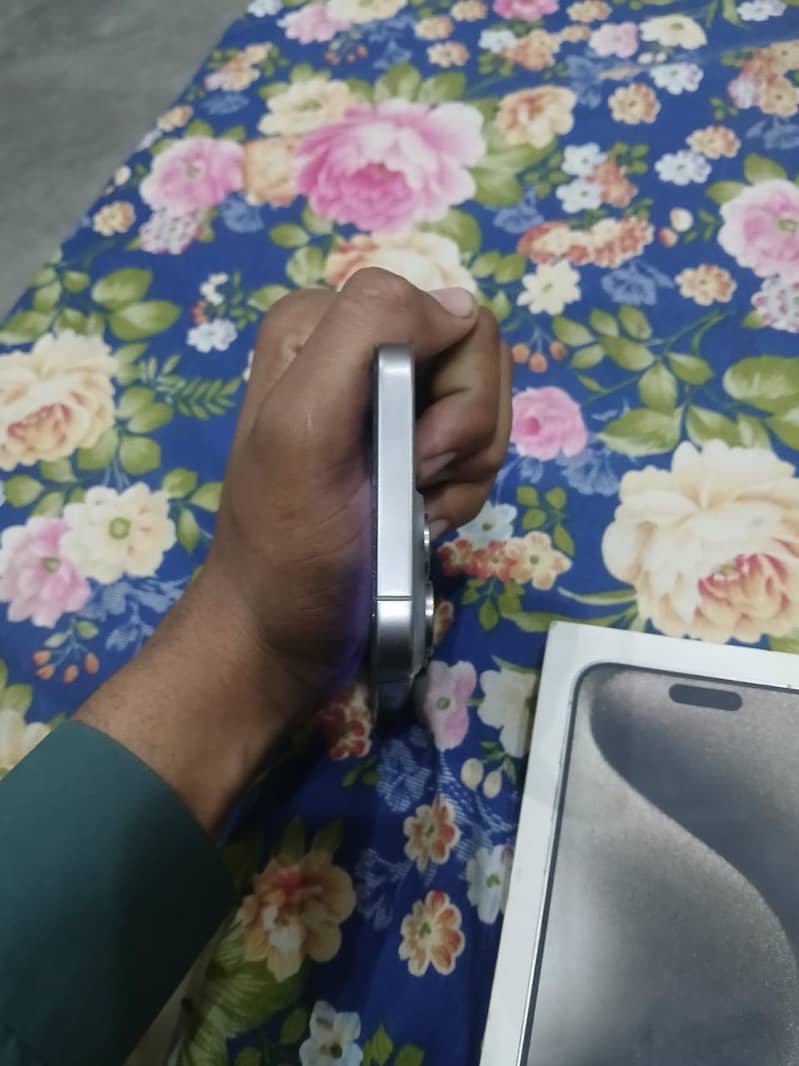 Apple iPhone 15 Pro Max 2