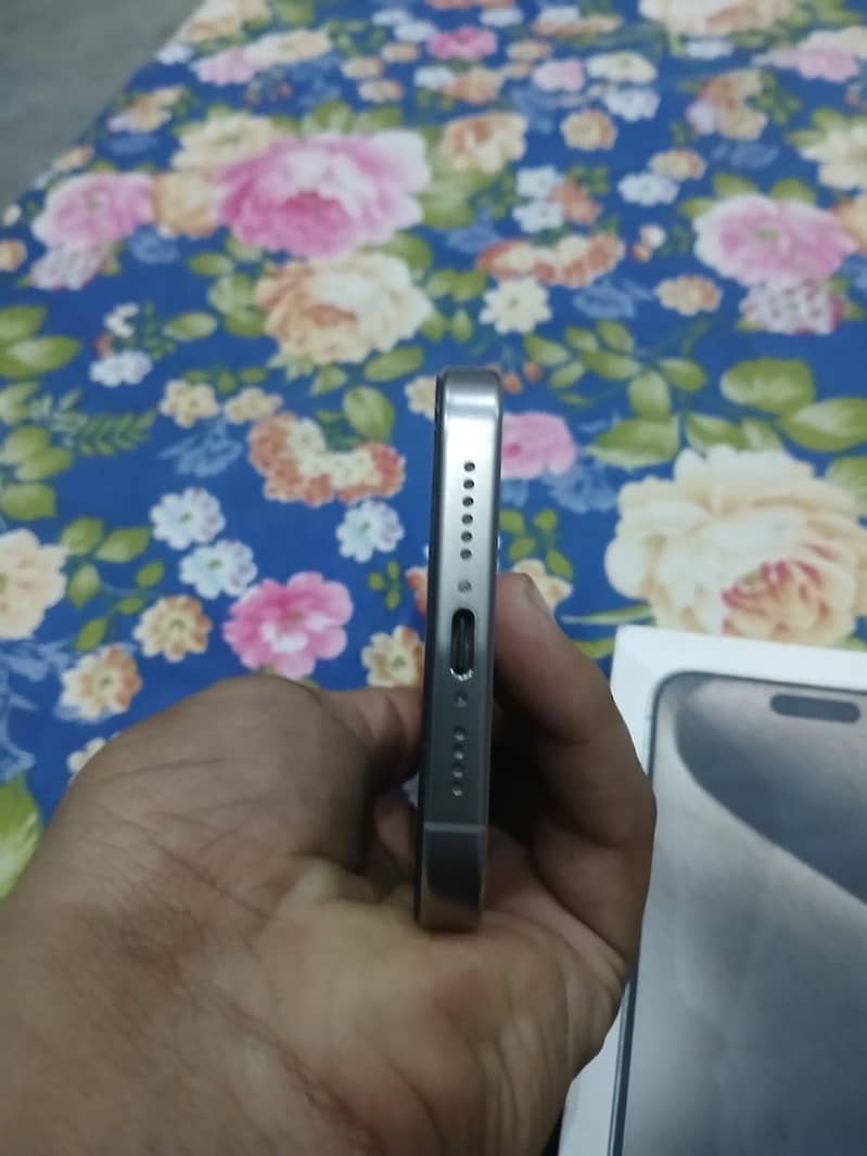 Apple iPhone 15 Pro Max 3