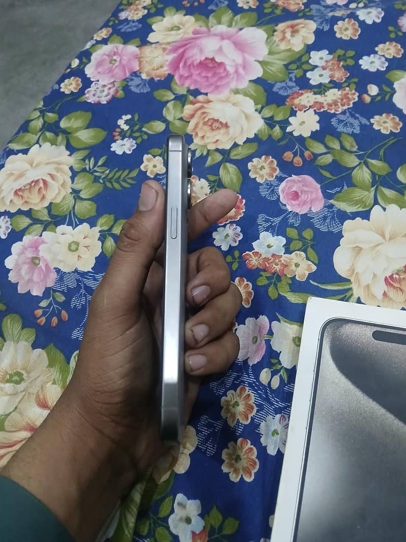 Apple iPhone 15 Pro Max 5