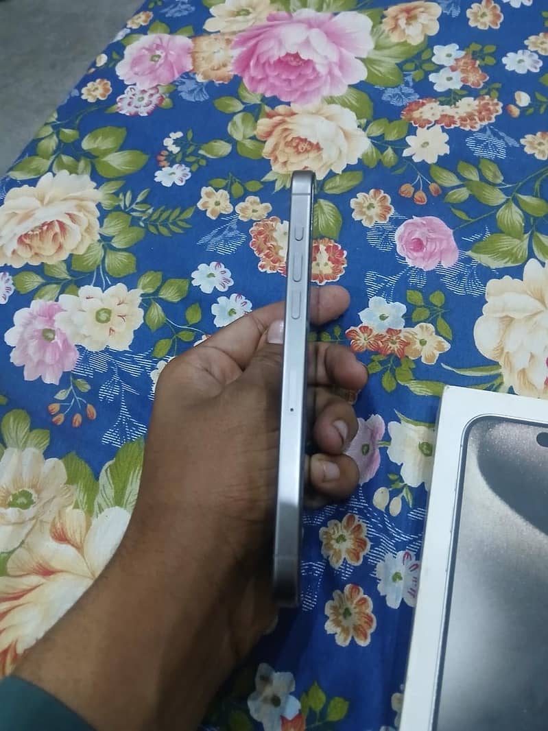 Apple iPhone 15 Pro Max 6