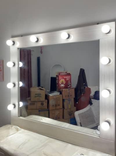 Vanity mirror