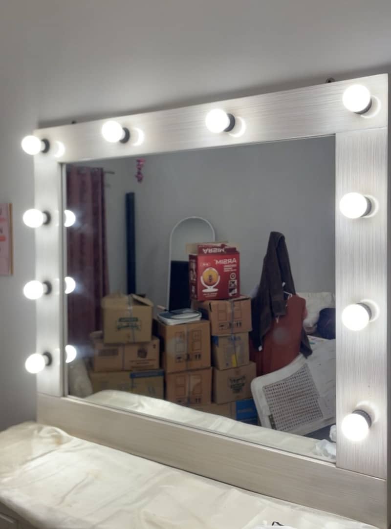 Vanity mirror 0
