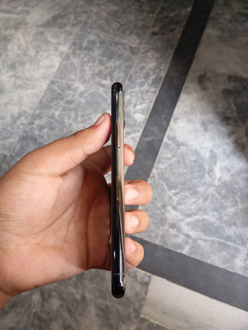 Apple iPhone 11 Pro 2