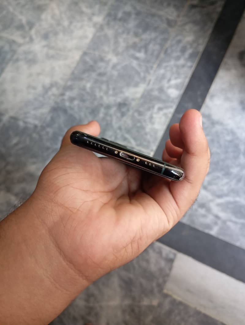 Apple iPhone 11 Pro 3