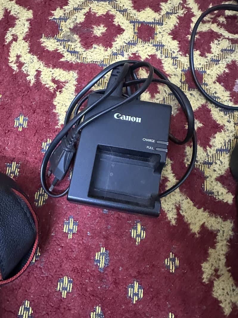 Canon EOS1300D 0