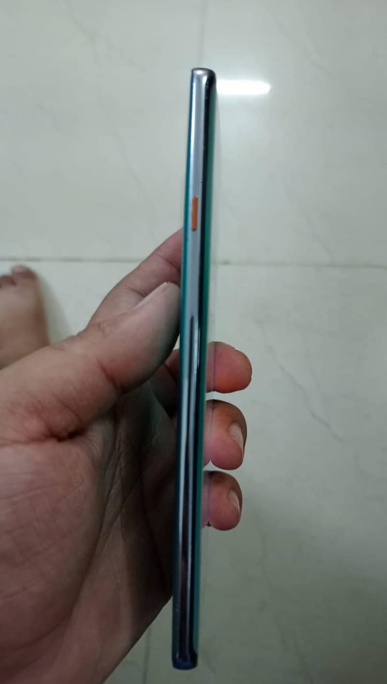 Tecno CAMON 40 Pro 1