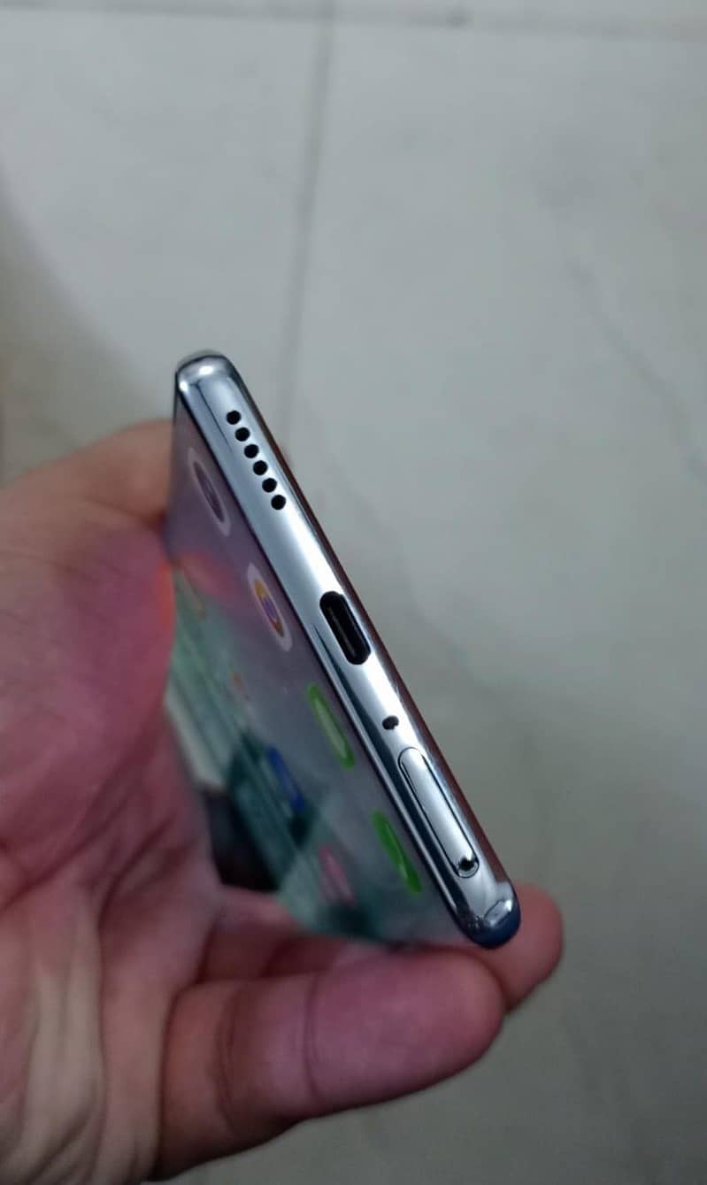 Tecno CAMON 40 Pro 4