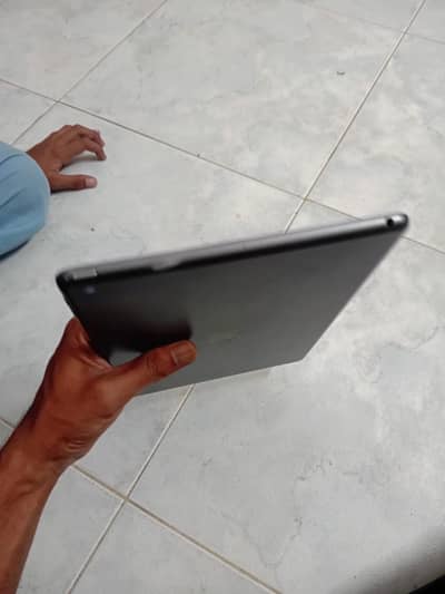iPad 8 ganration 128/gb like a barand new only finger not working