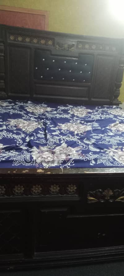 Chinoti wooden bed for sale
