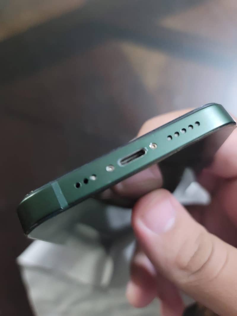 Iphone 13 4