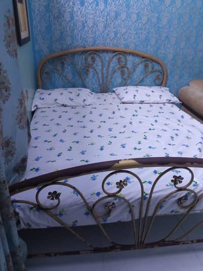 bed without mattress