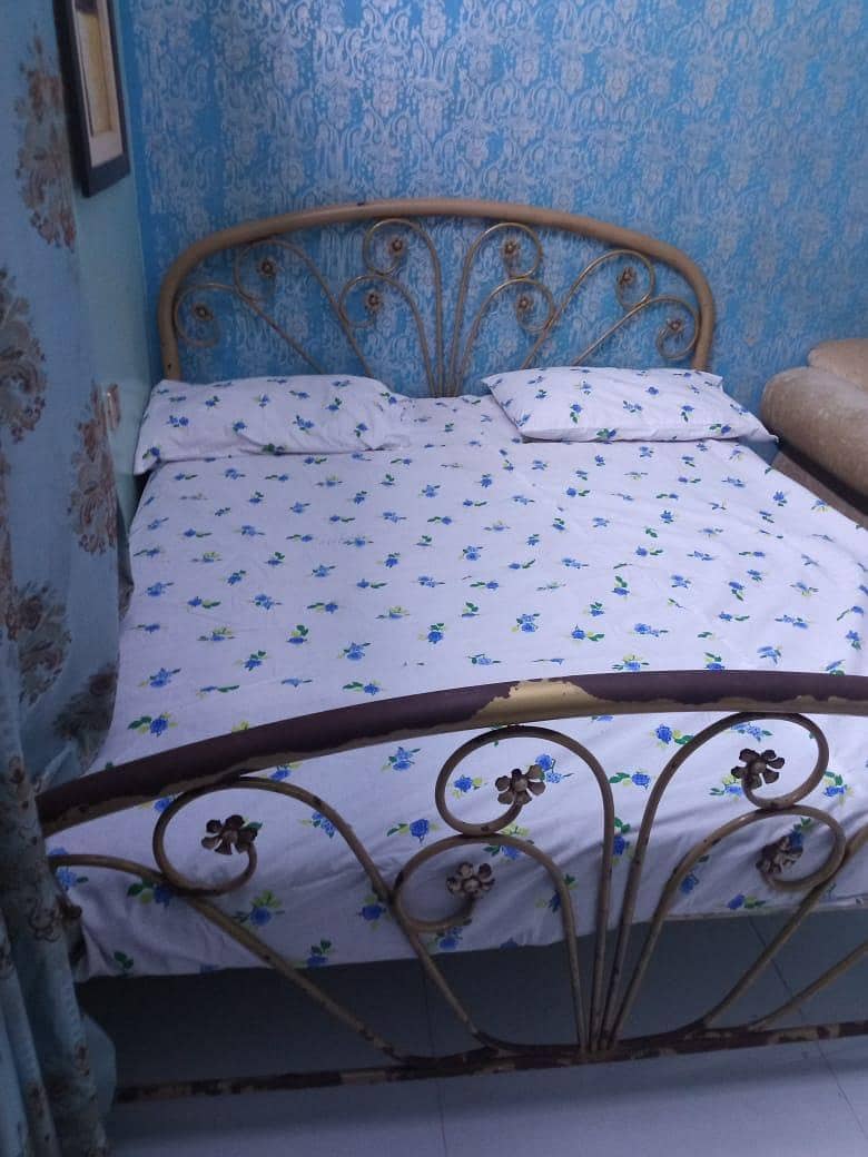 bed without mattress 0